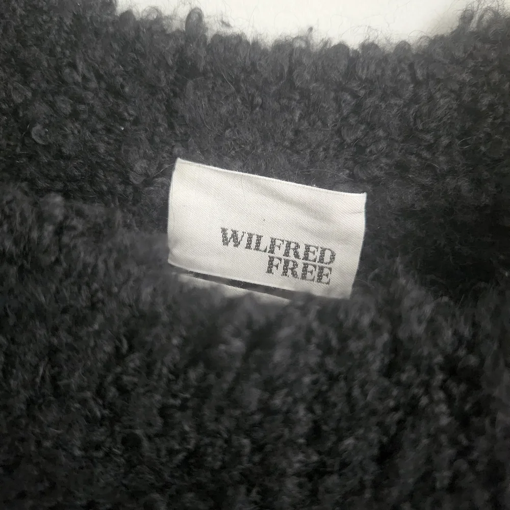 *SOLD* ARITZIA | WILFRED free sweater Kroes fuzzy mohair sz S - Picture 3 of 5
